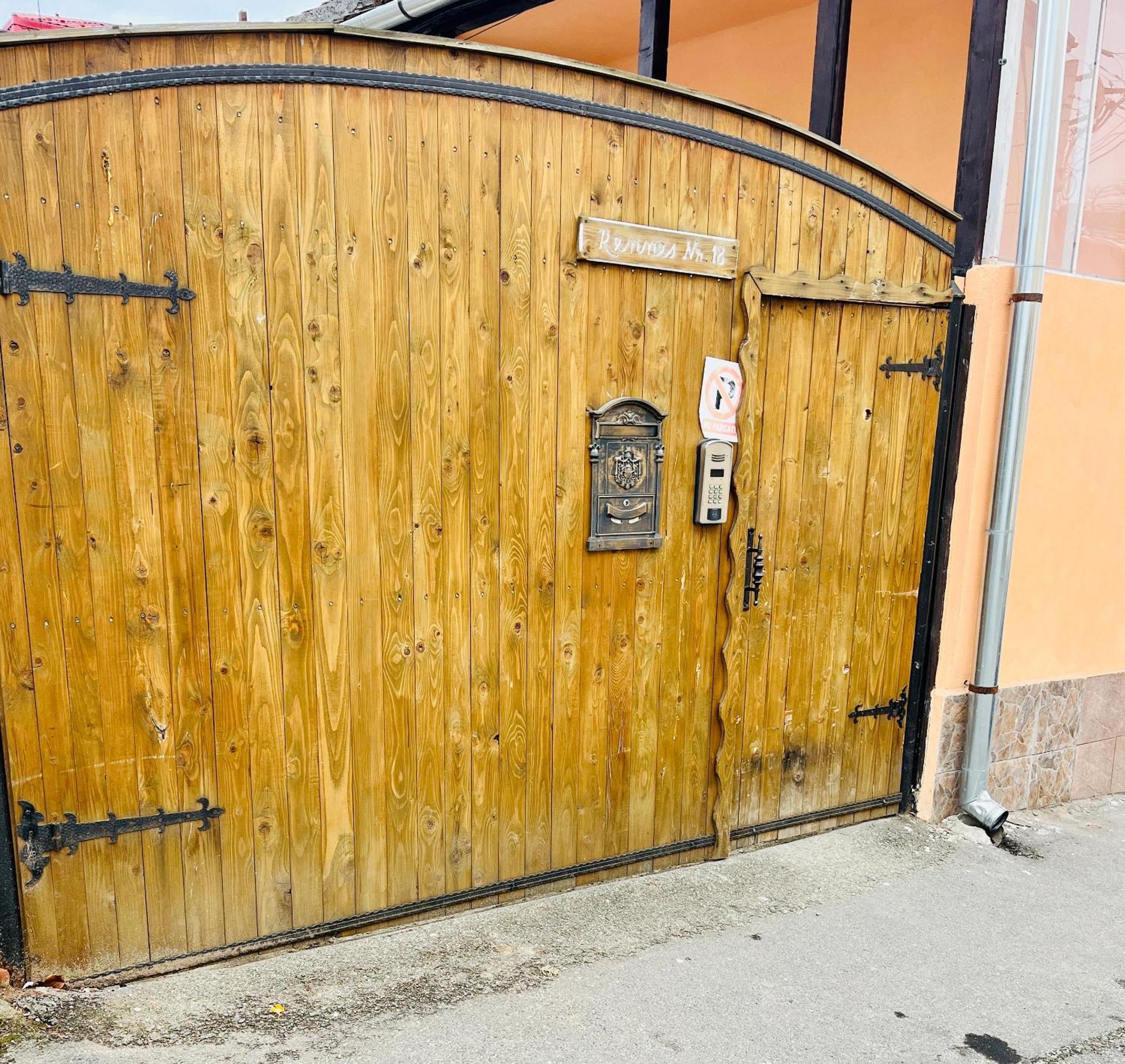 Moon And Sun Apartments Sibiu Exterior photo